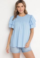 Jasnoniebieska Bluzka z Wiskozą o Trapezowym kroju z Falbankami i Elastyczną Wstawką Dorlimi. Niebieskie bluzki damskie Born2be, bez wzorów, z jeansu, eleganckie, bez kołnierzyka, bez ramiączek. Za 64.99 zł.