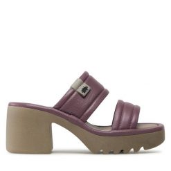 Klapki Fly London. Fioletowe klapki damskie Fly London, bez wzorów, bez obcasa, bez zapięcia. Za 649.99 zł.
