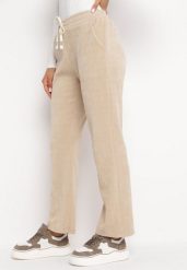 Jasnobeżowe Bawełniane Spodnie Sztruksowe z Szerokimi Nogawkami Cornelike. Brązowe spodnie materiałowe damskie Born2be, bez wzorów, z bawełny, z podwyższonym stanem. Za 39.99 zł.
