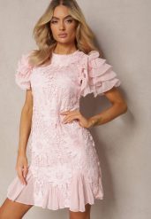 Różowa Sukienka Dopasowana Mini z Koronką i Falbankami Offiamea. Czerwone sukienki damskie Renee, na co dzień, l, z aplikacjami, z koronki, eleganckie, bez kołnierzyka, bez ramiączek, mini, dopasowane. Za 149.99 zł.