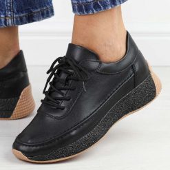 Czarne głatkie skórzane półbuty damskie Sergio Leone sp013A. Czarne półbuty damskie Sergio Leone, na jesień, bez wzorów, ze skóry, eleganckie, z okrągłym noskiem, bez obcasa, bez zapięcia. Za 209.00 zł.