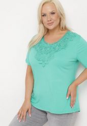 Zielony Klasyczny T-shirt z Koronką przy Dekolcie Fioma. Zielone t-shirty damskie Born2be, l, bez wzorów, z jeansu, biznesowe, bez kołnierzyka, bez ramiączek. Za 29.99 zł.