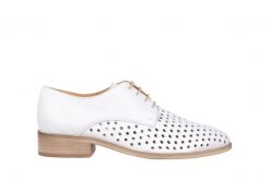 Półbuty Bayla-118 3104 Natural Bianco, Beż, Skóra naturalna - 40. Białe półbuty damskie Bayla, w ażurowe wzory, ze skóry, bez obcasa, bez zapięcia. W wyprzedaży za 89.10 zł.