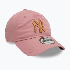 Czapka z daszkiem New Era League Essential 920 New York Yankees. Czerwone czapki damskie New Era, na zimę, bez wzorów. Za 109.99 zł.
