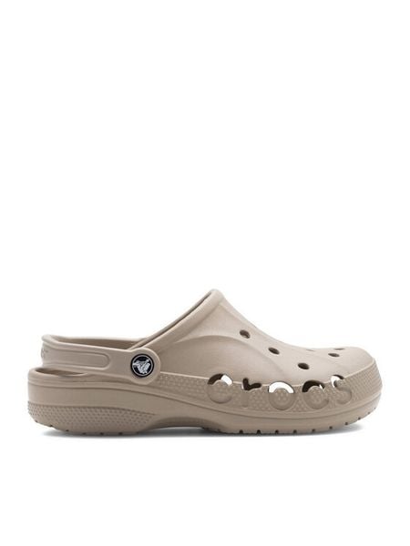 Crocs Klapki BAYA CLOG 10126-760 Beżowy. Brązowe klapki damskie Crocs, bez wzorów, z tworzywa sztucznego, bez obcasa, bez zapięcia. Za 199.99 zł.