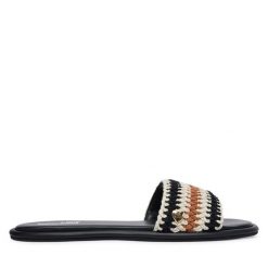 Klapki LOVE MOSCHINO. Klapki damskie Love Moschino, bez wzorów, bez obcasa, bez zapięcia. Za 647.99 zł.