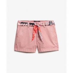Krótkie klasyczne chinosy damskie Superdry. Czerwone szorty damskie Superdry, bez wzorów, eleganckie. Za 235.60 zł.