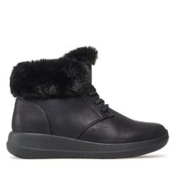 Trzewiki Clara Barson. Czarne botki damskie Clara Barson, bez wzorów, bez obcasa, na płaskiej podeszwie, bez zapięcia. Za 169.99 zł.