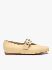 Jasnożółte baleriny Mary Jane z paskiem. Żółte balerinki damskie Ryłko, bez wzorów, ze skóry, z okrągłym noskiem, bez obcasa, na płaskiej podeszwie, bez zapięcia. Za 349.99 zł.