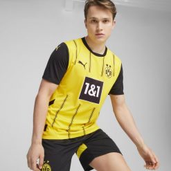 Koszulka piłkarska Borussia Dortmund Domowa sezon 24/25. Bluzki damskie Puma, s, bez wzorów, z materiału, sportowe, bez kołnierzyka, bez ramiączek. W wyprzedaży za 279.99 zł.