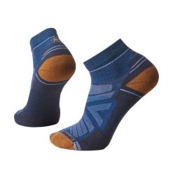 Skarpety trekkingowe Smartwool Hike Light Cushion Ankle. Czerwone skarpety męskie Smartwool, bez wzorów, z wełny. Za 94.99 zł.