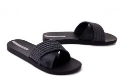 IPANEMA Street II FEM 83244 20766 black/black, klapki damskie. Czarne klapki damskie Ipanema, na lato, bez wzorów, street, bez obcasa, bez zapięcia. Za 99.99 zł.