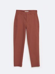Spodnie damskie chinosy bordowe Danai 604. Czerwone spodnie materiałowe damskie BIG STAR, bez wzorów, z denimu, eleganckie. W wyprzedaży za 159.99 zł.