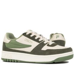 Buty męskie sportowe do chodzenia Fila FXVENTUNO WTR. Brązowe buty sportowe męskie Fila, bez wzorów, bez zapięcia, trekkingowe. W wyprzedaży za 229.00 zł.