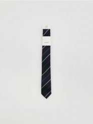 Krawat w paski - granatowy. Niebieskie krawaty i muchy Reserved, bez wzorów. Za 59.99 zł.