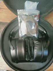 Słuchawki Monoprice MONOPRICE M1070C Over the Ear Closed - Black. Czarne słuchawki nauszne Monoprice. Za 1,984.00 zł.