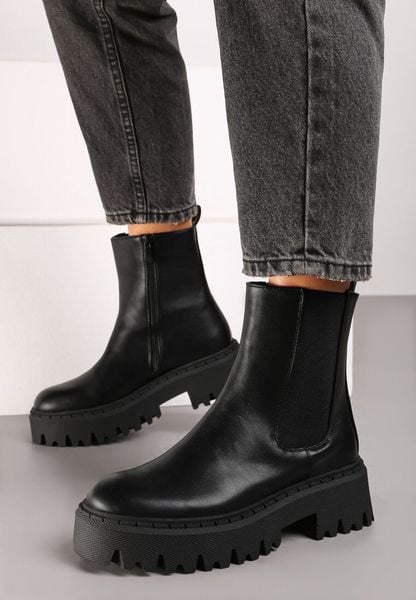 Czarne Botki na Płaskiej Podeszwie w Stylu Sztybletów z Elastyczną Wstawką Betilda. Czarne botki damskie Renee, bez wzorów, z jeansu, rockowe, bez obcasa, na płaskiej podeszwie, bez zapięcia. Za 129.99 zł.