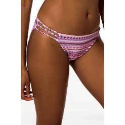 Dorina - Figi kąpielowe Antigua. Czerwone bikini Dorina, bez wzorów, z elastanu. W wyprzedaży za 29.90 zł.