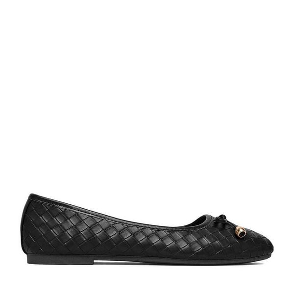Baleriny JENNY. Czarne balerinki damskie Jenny, bez wzorów, bez obcasa, bez zapięcia. Za 69.99 zł.
