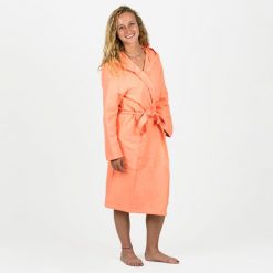 Szlafrok na basen damski Watko Compact z mikrofibry. Brązowe szlafroki damskie WATKO, m, bez wzorów, z materiału, bez ramiączek, z kapturem. Za 89.99 zł.
