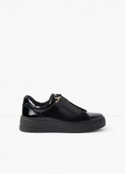 Sneakersy Marco Tozzi w lakierowanej optyce. Czarne obuwie sportowe damskie bonprix, bez wzorów, bez zapięcia. Za 249.99 zł.