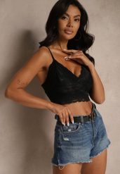 Czarny Dopasowany Top z Koronki na Ramiączkach Pasirelia. Czarne topy damskie Renee, l, bez wzorów, z jeansu, eleganckie, bez kołnierzyka, bez ramiączek. Za 49.99 zł.