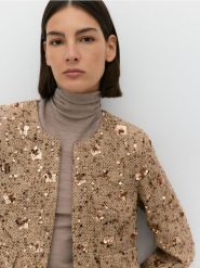 Tweedowy żakiet z cekinami - brązowy. Brązowe marynarki i żakiety damskie Reserved, bez wzorów, z tkaniny, bez kołnierzyka, bez ramiączek. W wyprzedaży za 119.99 zł.