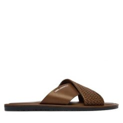 Klapki KARL LAGERFELD. Brązowe klapki męskie KARL LAGERFELD, bez wzorów, bez zapięcia. Za 639.99 zł.