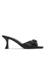 Guess Klapki FLJDI3 ELE03 Czarny. Czarne klapki damskie Guess, z aplikacjami, ze skóry, bez obcasa, bez zapięcia. Za 530.99 zł.