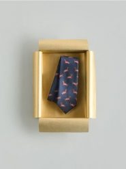 Świąteczny krawat - granatowy. Niebieskie krawaty i muchy Reserved, bez wzorów, wizytowe. Za 59.99 zł.