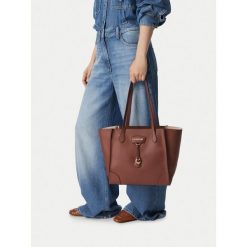 Torebka LOVE MOSCHINO. Brązowe shopperki damskie Love Moschino, bez wzorów, bez dodatków. Za 1,099.00 zł.