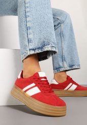 Czerwone Sneakersy Kultowe Tenisówki z Ozdobnymi Paskami Vandell. Czerwone trampki i tenisówki damskie Renee, bez wzorów, z jeansu, bez zapięcia. Za 79.99 zł.