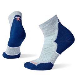 Skarpety Biegowe Damskie Smartwool Run Targeted Cushion Ankle Socks. Czerwone skarpetki damskie Smartwool, bez wzorów. Za 81.99 zł.