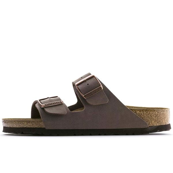 Klapki Birkenstock Arizona Mocca Dorosłych. Brązowe klapki męskie Birkenstock, bez wzorów, z materiału, bez zapięcia. Za 440.50 zł.