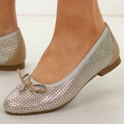 Złote skórzane baleriny damskie T.Sokolski W26-225. Żółte balerinki damskie Sokolski, na jesień, bez wzorów, z jeansu, biznesowe, bez obcasa, na płaskiej podeszwie, bez zapięcia. W wyprzedaży za 179.10 zł.