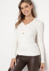 Biały Sweter z Bawełną z Prążkowanego Materiału Ozdobiony Guzikami Zinfera. Białe swetry nierozpinane damskie Born2be, uniwersalny, bez wzorów, z bawełny, klasyczne, bez kołnierzyka, bez ramiączek. Za 44.99 zł.
