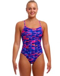 Strój kąpielowy jednoczęściowy FUNKITA Warped Waves - Diamond Back. Czerwone stroje kąpielowe damskie Funkita, s, bez wzorów, z elastanu. Za 259.00 zł.
