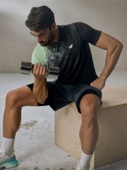 4F Koszulka treningowa regular szybkoschnąca męska - zielona L. Zielone koszulki sportowe męskie 4F, l, bez wzorów, ze skóry, bez kołnierzyka, bez ramiączek. Za 139.99 zł.