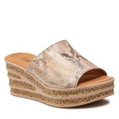 Klapki Gabor. Brązowe klapki damskie Gabor, bez wzorów, bez obcasa, bez zapięcia. Za 479.99 zł.