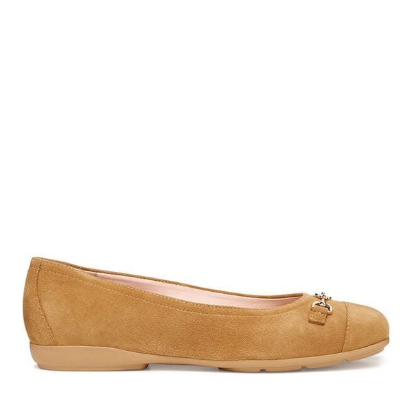 Baleriny Geox. Brązowe balerinki damskie Geox, bez wzorów, bez obcasa, bez zapięcia. Za 313.99 zł.