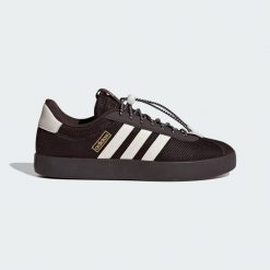 Buty ADIDAS VL COURT 3.0 Brązowy. Białe obuwie trekkingowe damskie Adidas, bez zapięcia. W wyprzedaży za 224.25 zł.
