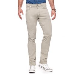 WRANGLER SPODNIE MĘSKIE GREENSBORO CAMEL WASHED W15QMM49J. Brązowe spodnie materiałowe męskie Wrangler, bez wzorów, z materiału. Za 189.99 zł.