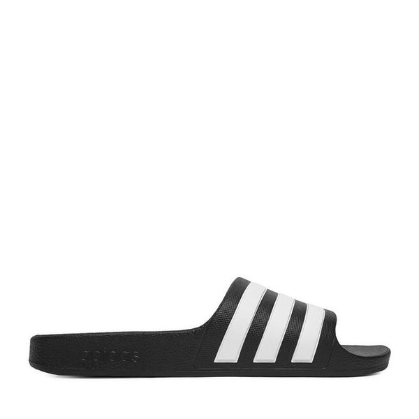 Klapki adidas. Czarne klapki damskie Adidas, bez wzorów, bez obcasa, bez zapięcia. Za 89.99 zł.