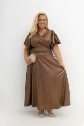 Kopertowa sukienka maxi Caramel Brown Glam z połyskiem na wesele i bal w odcieniu brązu Plus Size Oversize. Brązowe sukienki damskie Moda Size Plus Iwanek, na imprezę, m, bez wzorów, z dzianiny, eleganckie, bez kołnierzyka, plus size, bez ramiączek, maxi, kopertowe. Za 379.90 zł.