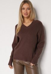 Brązowy Sweter z Domieszką Kaszmiru z Dekoltem w Serek Feralaine. Brązowe swetry nierozpinane damskie Born2be, bez wzorów, z jeansu, eleganckie, bez kołnierzyka, bez ramiączek. Za 109.99 zł.