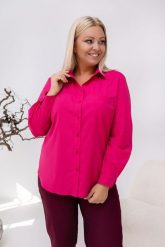 Klasyczna elegancka koszula Violet w fuksjowym kolorze PLUS SIZE XXL. Koszule damskie Nasi partnerzy, plus size, bez wzorów, z bawełny, biznesowe, bez kołnierzyka, bez ramiączek. Za 199.90 zł.