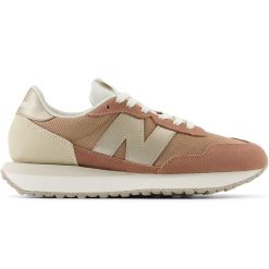 Buty damskie New Balance WS237MSC – brązowe. Brązowe obuwie sportowe damskie New Balance, bez wzorów, z gumy, bez zapięcia. Za 199.99 zł.