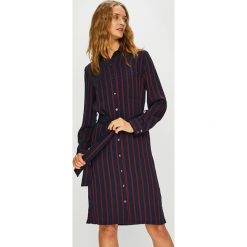 Calvin Klein - Sukienka. Niebieskie sukienki damskie Calvin Klein, na co dzień, bez wzorów, z materiału, casualowe, bez kołnierzyka, bez ramiączek, maxi, proste. W wyprzedaży za 479.90 zł.