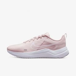 Nike Downshifter 12 Buty do biegania damskie. Czerwone obuwie sportowe damskie Nike, bez wzorów, bez zapięcia, do biegania, nike downshifter. Za 219.99 zł.