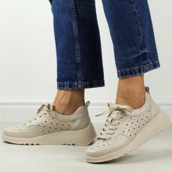 Beżowe ażurowe skórzane półbuty damskie S.Barski 482. Brązowe półbuty damskie S.BARSKI, na jesień, w ażurowe wzory, ze skóry, eleganckie, bez obcasa, na koturnie, bez zapięcia. Za 239.00 zł.